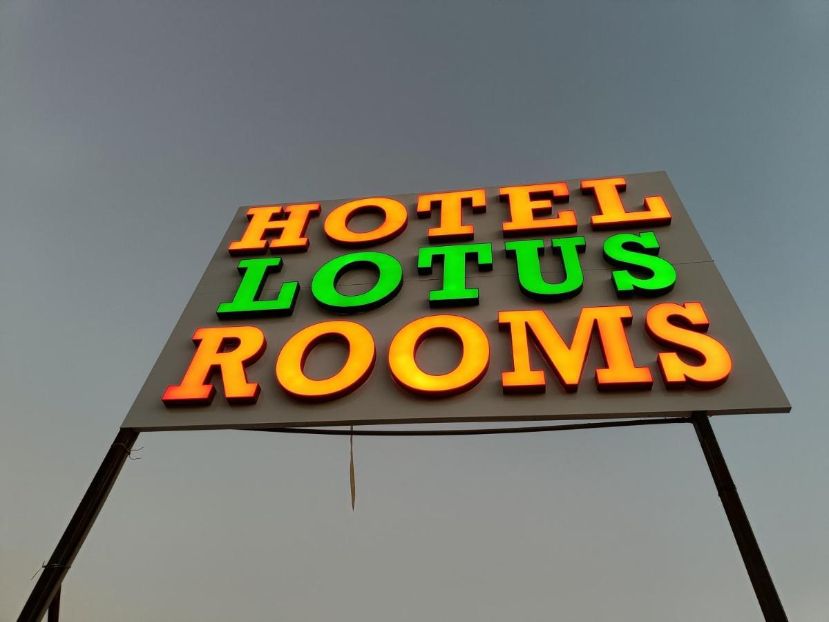 Hotel Lotus Ānand Exterior foto
